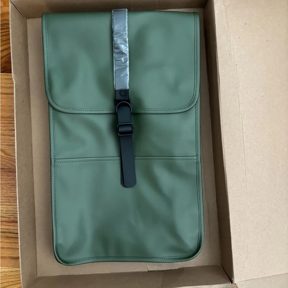 NWT Rains Backpack, Evergreen - Picture 2 of 4